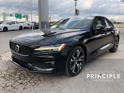 2023 Volvo S60 B5 Core Dark Theme