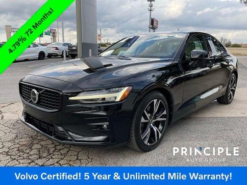 2023 Volvo S60 B5 Core Dark Theme