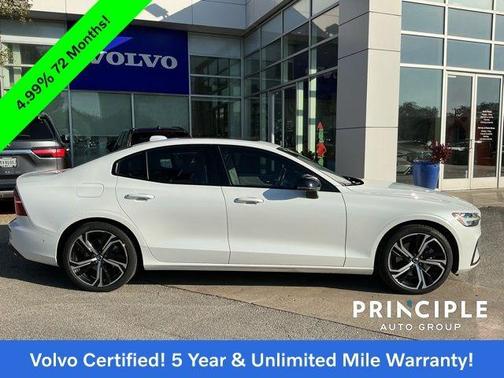 2023 Volvo S60 B5 Plus Dark Theme