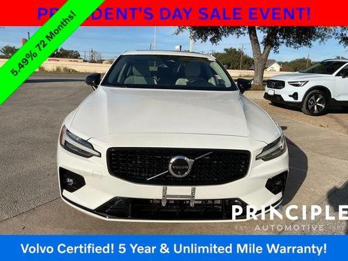 2023 Volvo S60 B5 Plus Dark Theme