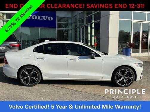 2023 Volvo S60 B5 Plus Dark Theme