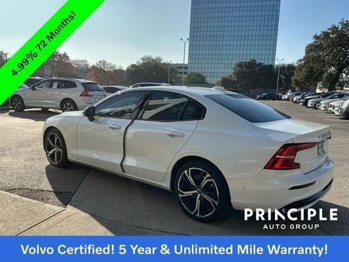 2023 Volvo S60 B5 Plus Dark Theme