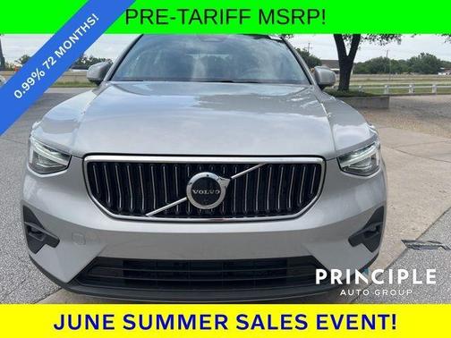 2025 Volvo XC40 B5 Ultra Bright Theme
