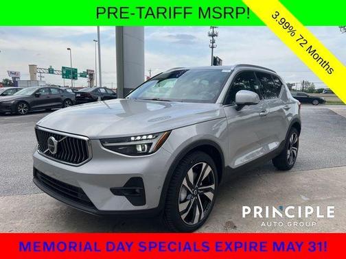 2025 Volvo XC40 B5 Ultra Bright Theme