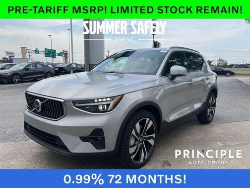 2025 Volvo XC40 B5 Ultra Bright Theme