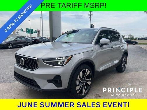2025 Volvo XC40 B5 Ultra Bright Theme