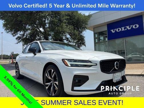 2024 Volvo S60 B5 Core Dark Theme