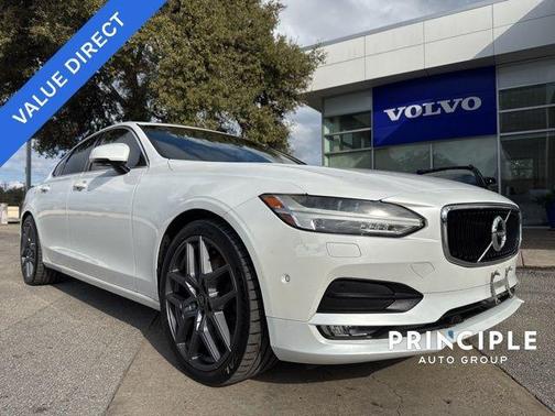 2017 Volvo S90 T6 Momentum