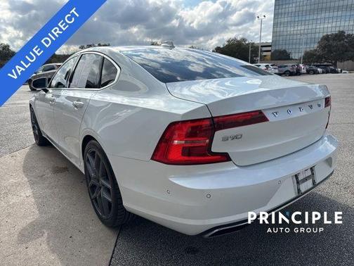 2017 Volvo S90 T6 Momentum