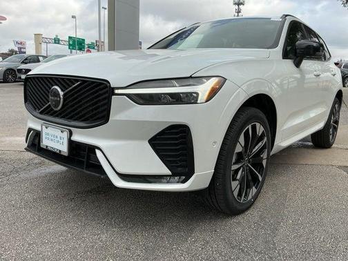Crystal White Metallic 2026 Volvo XC60 B5 Plus