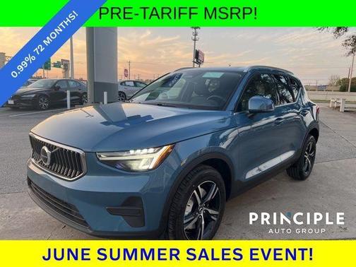2025 Volvo XC40 B5 Core Bright Theme