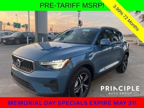 2025 Volvo XC40 B5 Core Bright Theme