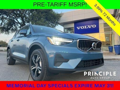 2025 Volvo XC40 B5 Core Bright Theme