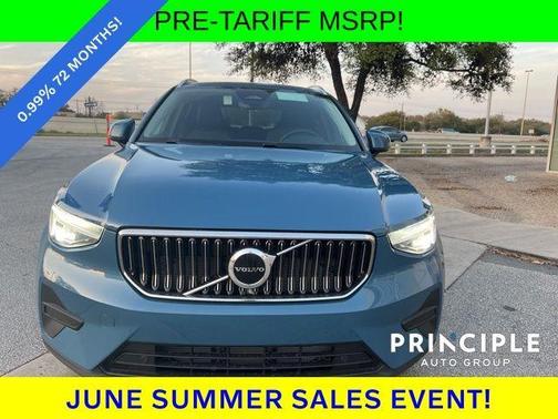 2025 Volvo XC40 B5 Core Bright Theme