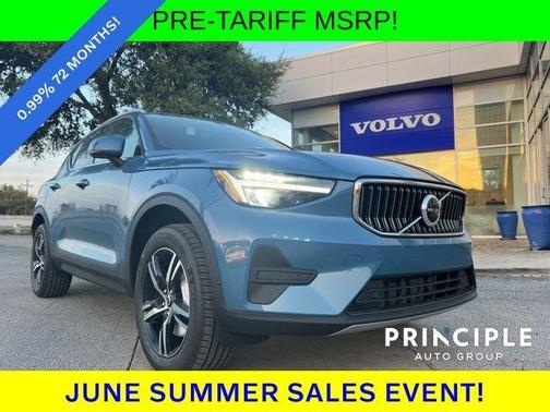 2025 Volvo XC40 B5 Core Bright Theme