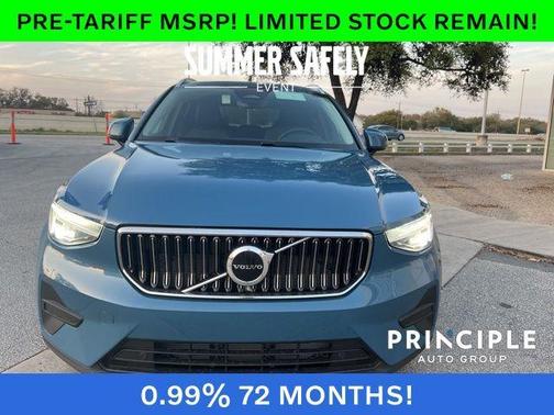 2025 Volvo XC40 B5 Core Bright Theme