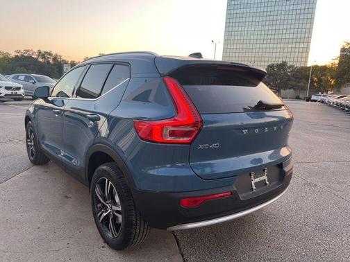 2025 Volvo XC40 B5 Core Bright Theme