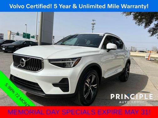 2025 Volvo XC40 B5 Core Bright Theme