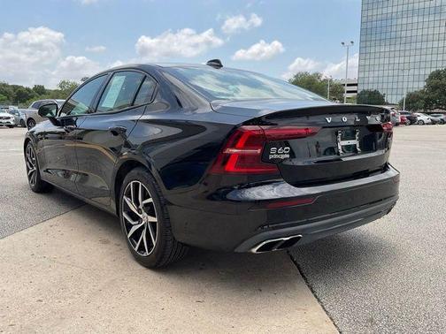 2020 Volvo S60 T5 Momentum