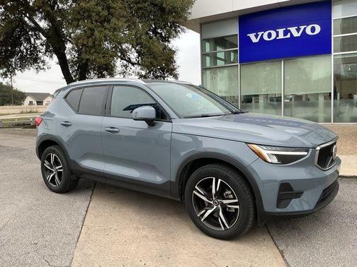 2023 Volvo XC40 B4 Core