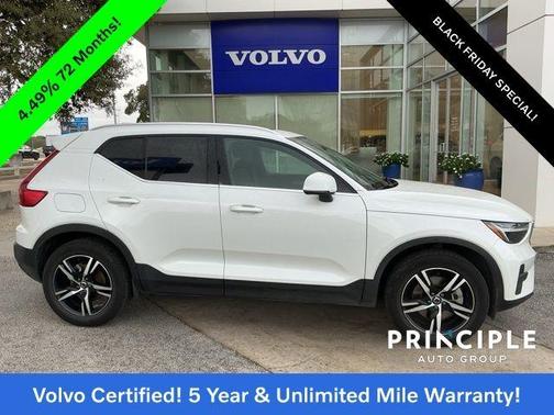 2025 Volvo XC40 B5 Core Bright Theme