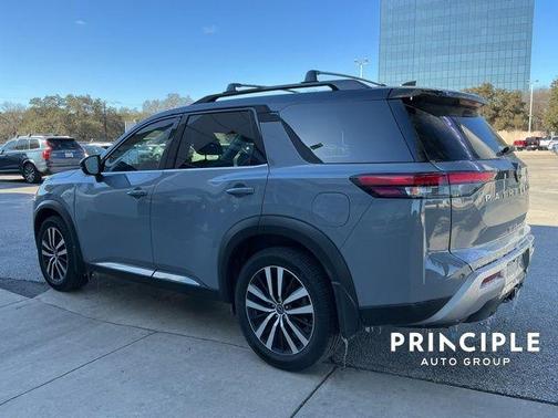 2023 Nissan Pathfinder Platinum