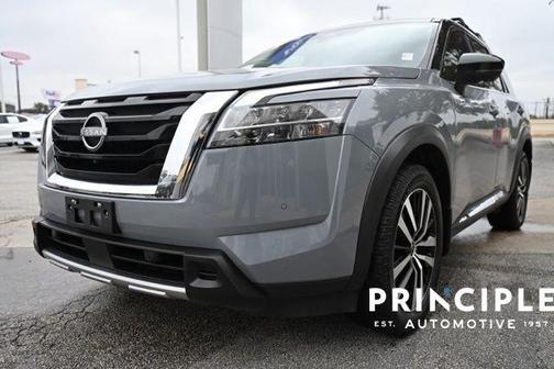2023 Nissan Pathfinder Platinum