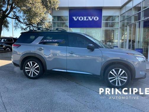 2023 Nissan Pathfinder Platinum