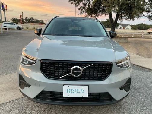2026 Volvo XC40 B5 Core