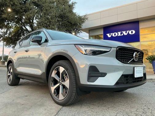 2026 Volvo XC40 B5 Core