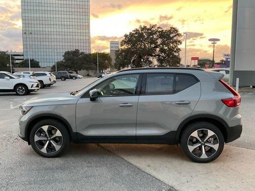 2026 Volvo XC40 B5 Core