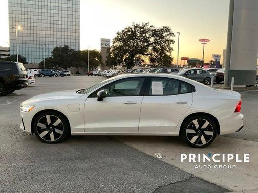 2024 Volvo S60 Recharge Plug-In Hybrid T8 Ultimate Dark Theme