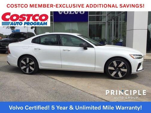 2024 Volvo S60 Recharge Plug-In Hybrid T8 Ultimate Dark Theme