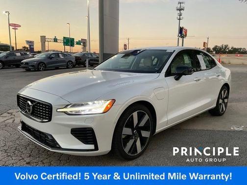 2024 Volvo S60 Recharge Plug-In Hybrid T8 Ultimate Dark Theme