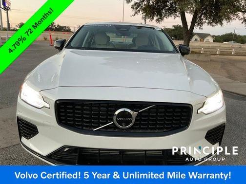 2024 Volvo S60 Recharge Plug-In Hybrid T8 Ultimate Dark Theme