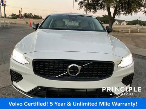 2024 Volvo S60 Recharge Plug-In Hybrid T8 Ultimate Dark Theme