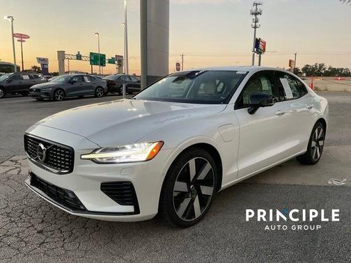 2024 Volvo S60 Recharge Plug-In Hybrid T8 Ultimate Dark Theme