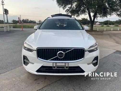 2022 Volvo XC60 B5 Momentum