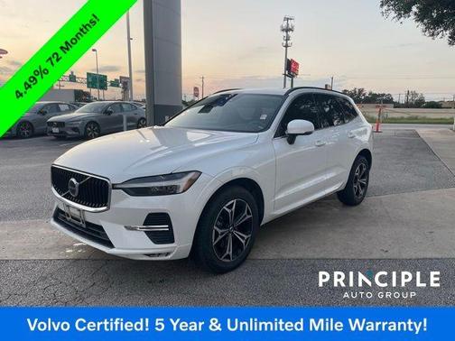 2022 Volvo XC60 B5 Momentum