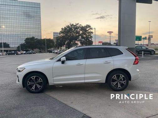 2022 Volvo XC60 B5 Momentum