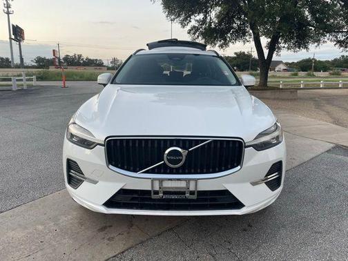 2022 Volvo XC60 B5 Momentum