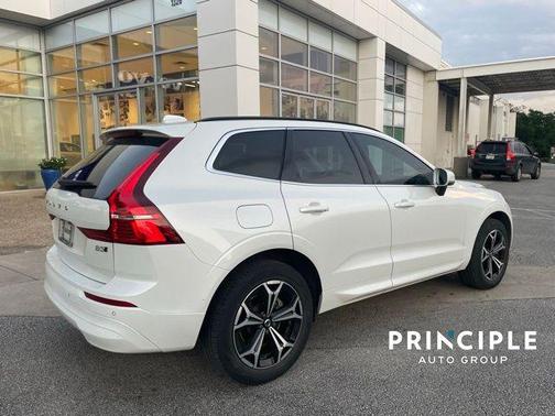 2022 Volvo XC60 B5 Momentum