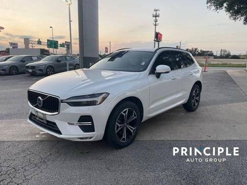 2022 Volvo XC60 B5 Momentum