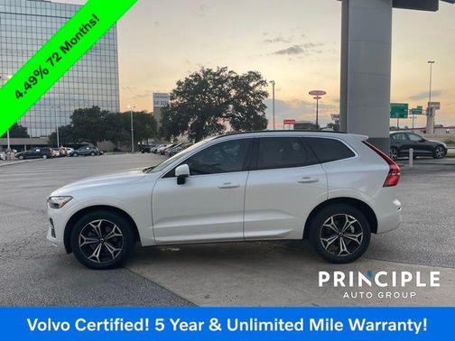 2022 Volvo XC60 B5 Momentum