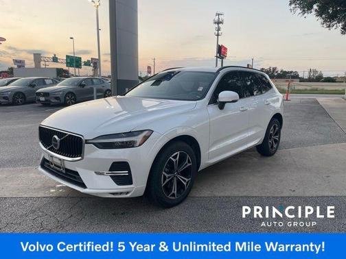 2022 Volvo XC60 B5 Momentum