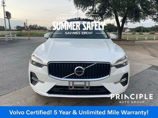 2022 Volvo XC60 B5 Momentum