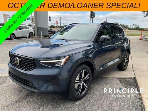 2026 Volvo XC40 B5 Core