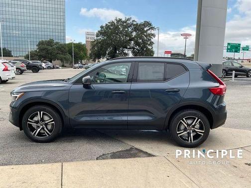 2026 Volvo XC40 B5 Core
