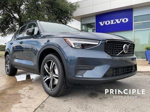 2026 Volvo XC40 B5 Core
