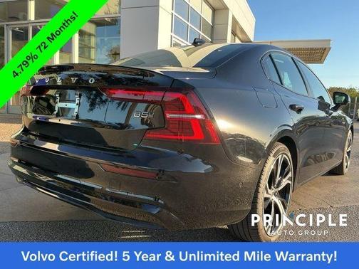 2024 Volvo S60 B5 Plus Dark Theme